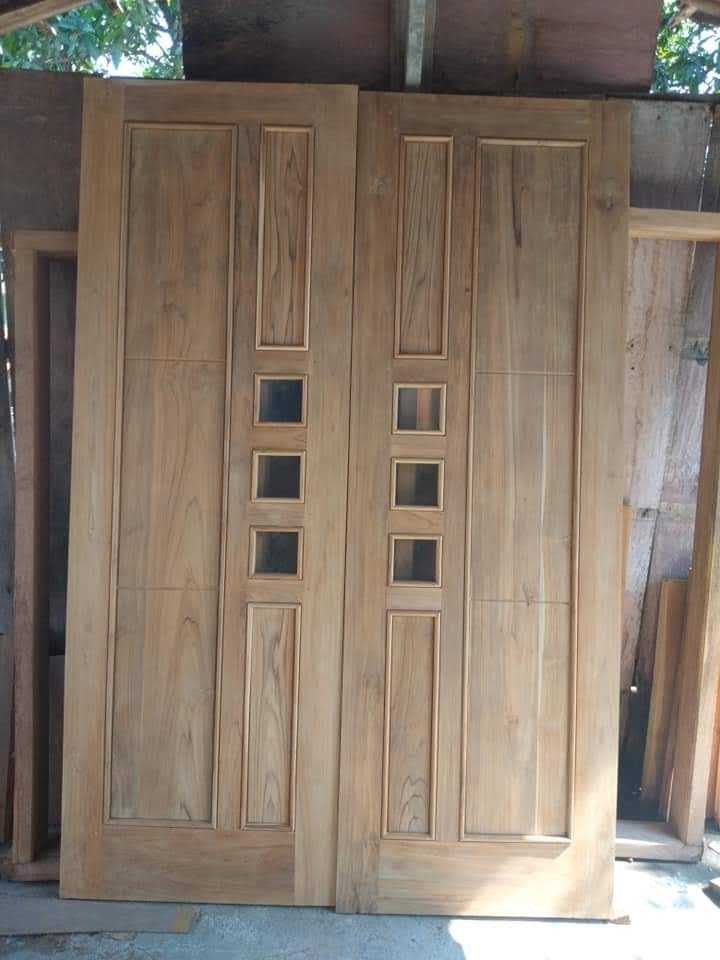 Pintu kayu jati