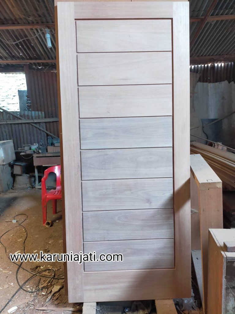 Pintu Kayu Meranti